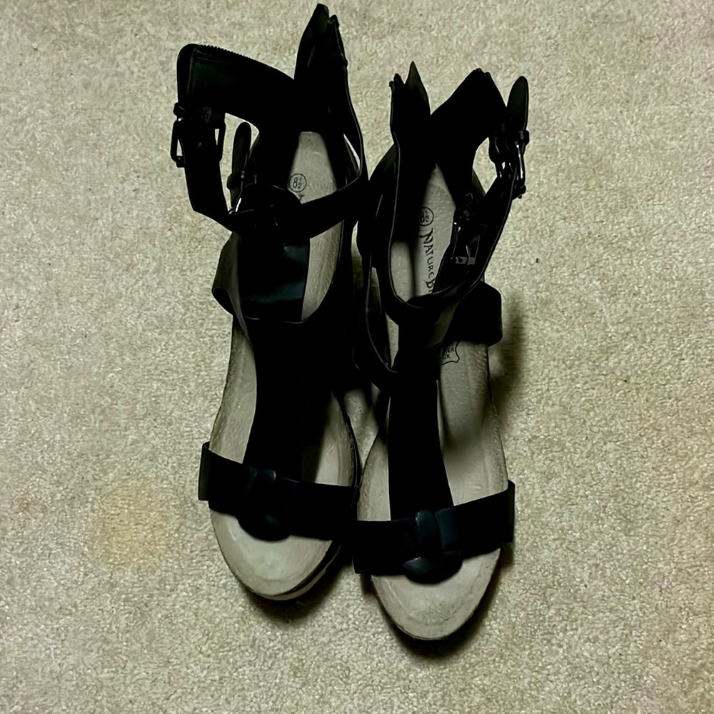 Black sandals - platform